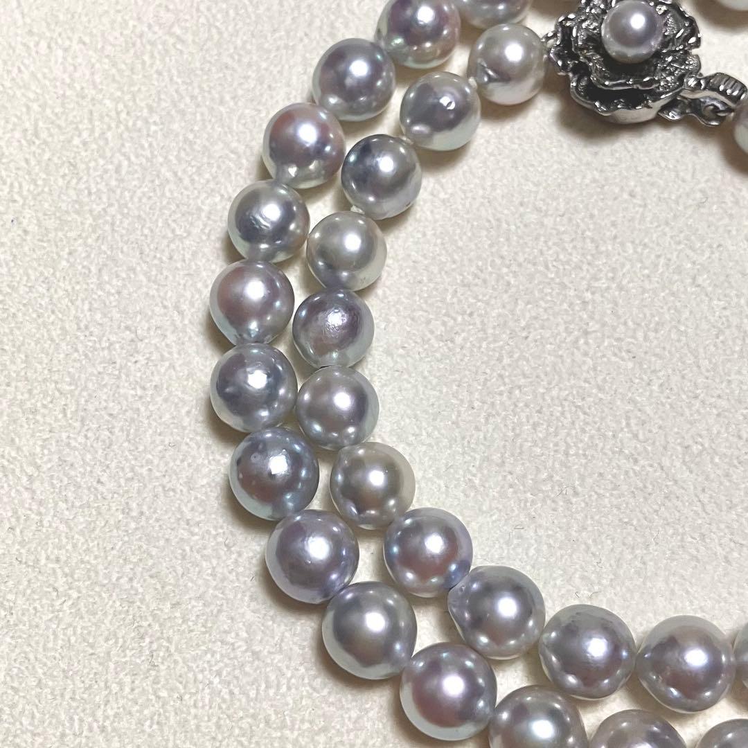 Akoya pearl necklace with blue gray pearls 7.5-8.0mm and silver flower clasp on 42.5cm chain