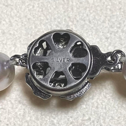 Akoya pearl necklace with blue gray pearls 7.5-8.0mm and silver flower clasp on 42.5cm chain