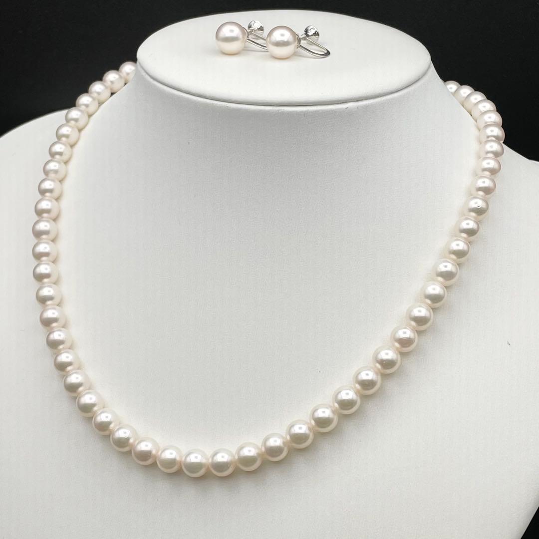 Tasaki Akoya pearl necklace and matching 8.5mm pearl earrings with 42cm WGK14 white gold chain