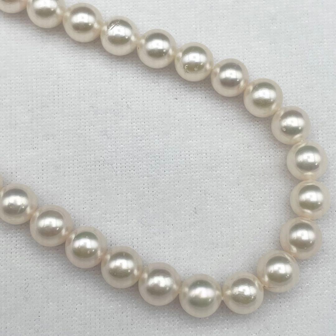 Tasaki Akoya pearl necklace and matching 8.5mm pearl earrings with 42cm WGK14 white gold chain