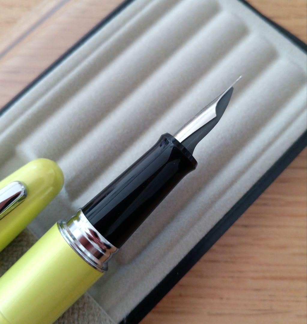 Pilot Kakuna Fountain Pen in Limited Energy Yellow with fine point nib, new and unused