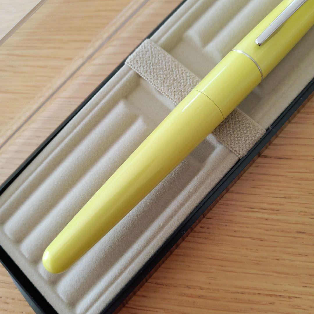 Pilot Kakuna Fountain Pen in Limited Energy Yellow with fine point nib, new and unused