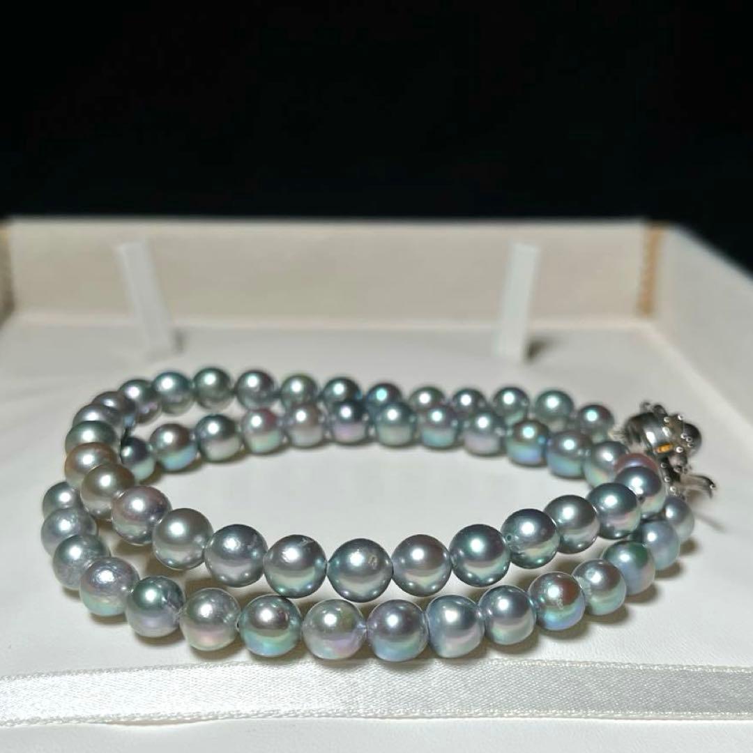 Akoya pearl necklace with 6.5-7.0mm round silver green pearls on a 41 cm silver chain marked SILVER