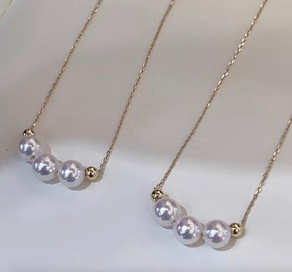 Akoya pearl smile necklace with 3 pearls and 18K gold pendant on a 45 cm chain