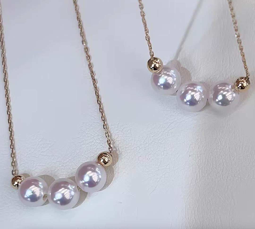 Akoya pearl smile necklace with 3 pearls and 18K gold pendant on a 45 cm chain