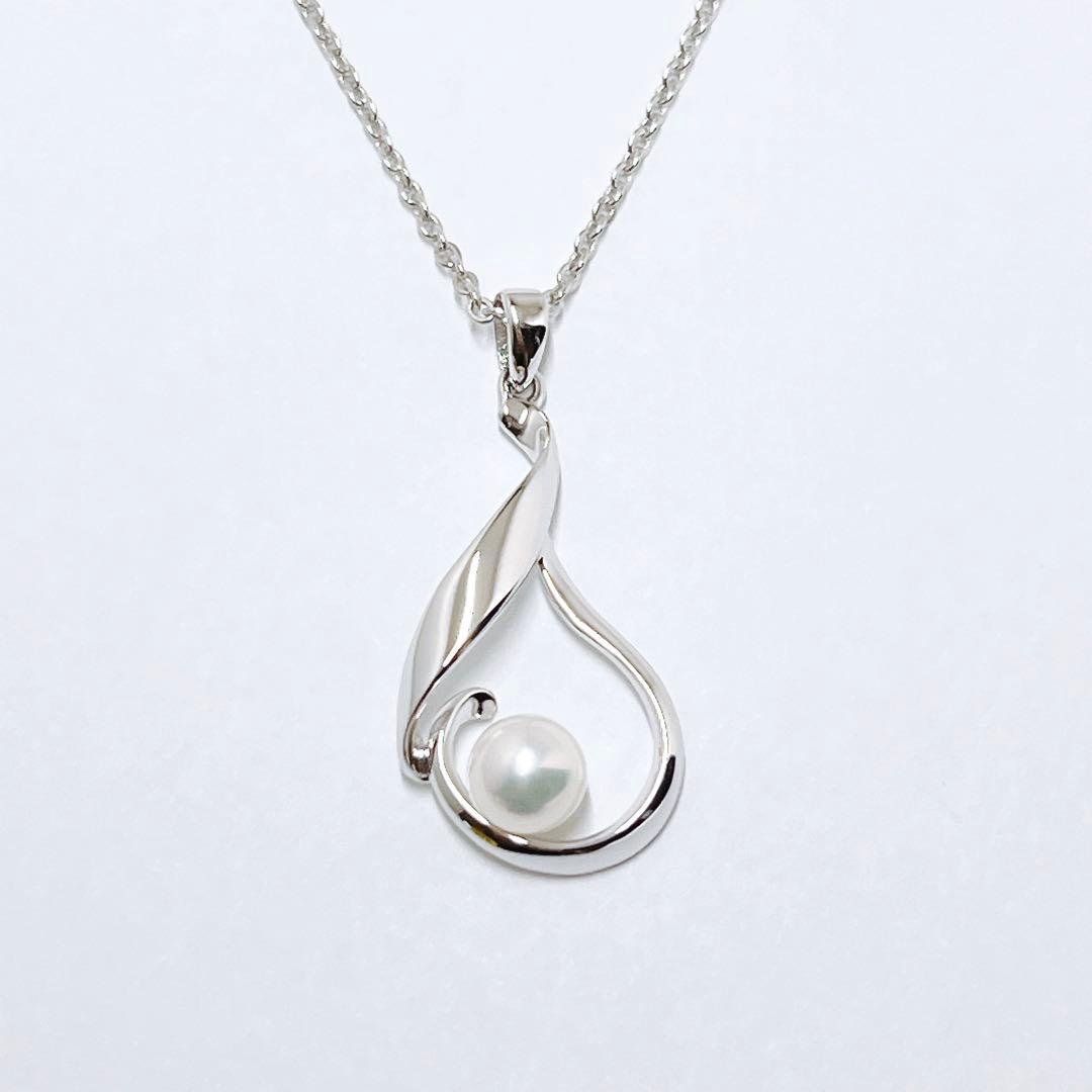 MIKIMOTO pearl necklace pendant featuring 5.4mm pearls on a 40cm silver chain weighing 2.9g
