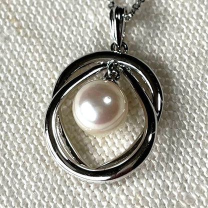 Unoptional Dinos Akoya pearl necklace pendant with 8mm pearl and 17x29mm silver pendant on 43cm chain