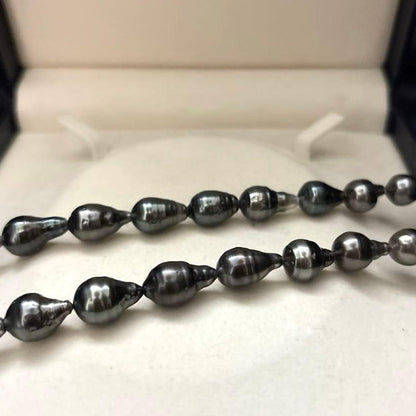 Aurora black-lipped pearl necklace with round peacock green Akoya pearls measuring 8.6-12.6mm on 43 cm silver chain