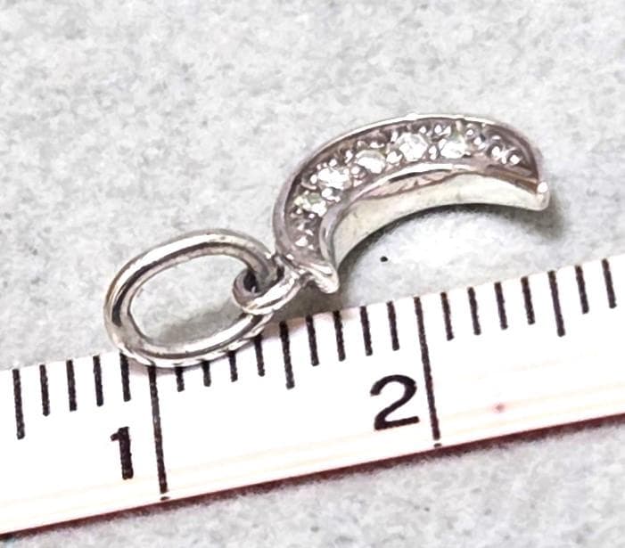 Agete diamond silver necklace top featuring sparkling diamonds on silver chain