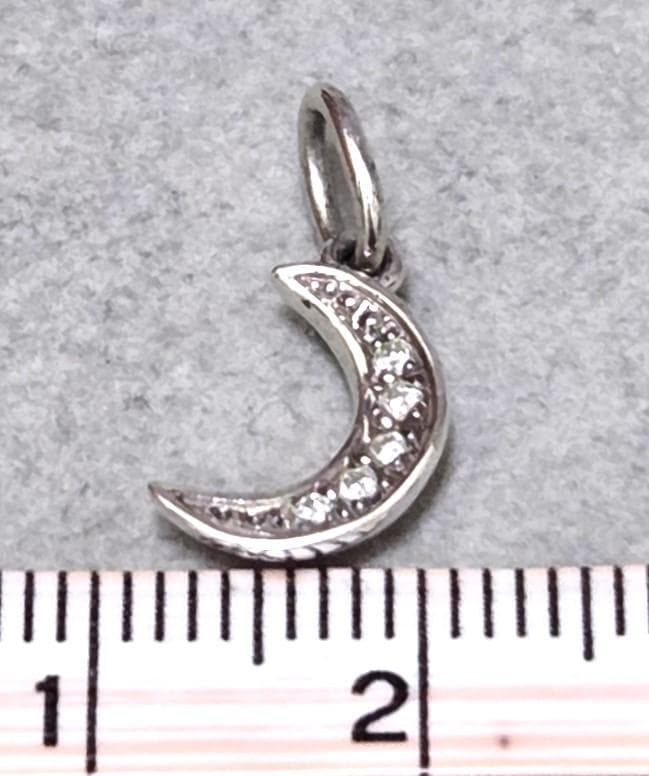 Agete diamond silver necklace top featuring sparkling diamonds on silver chain