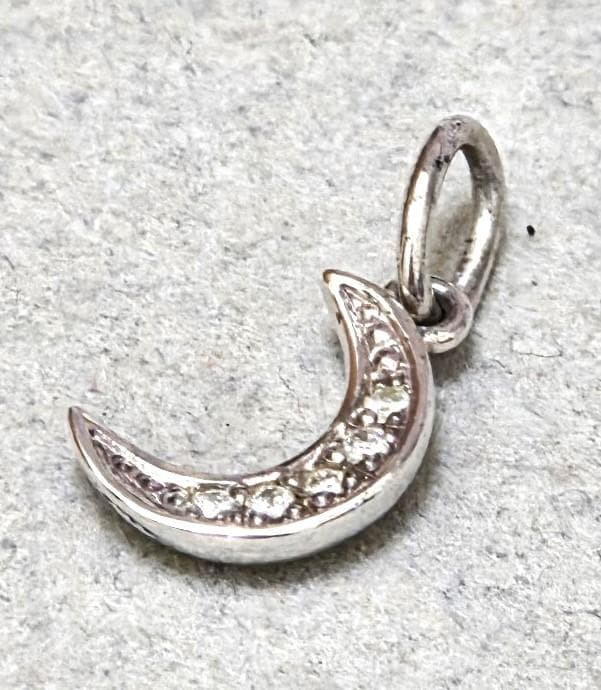 Agete diamond silver necklace top featuring sparkling diamonds on silver chain