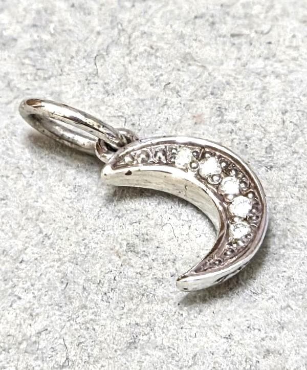 Agete diamond silver necklace top featuring sparkling diamonds on silver chain