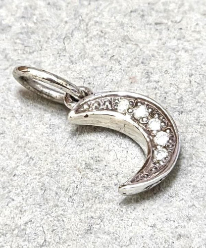 Agete diamond silver necklace top featuring sparkling diamonds on silver chain