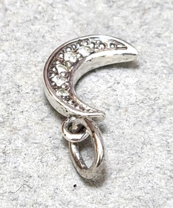 Agete diamond silver necklace top featuring sparkling diamonds on silver chain