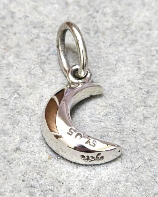 Agete diamond silver necklace top featuring sparkling diamonds on silver chain