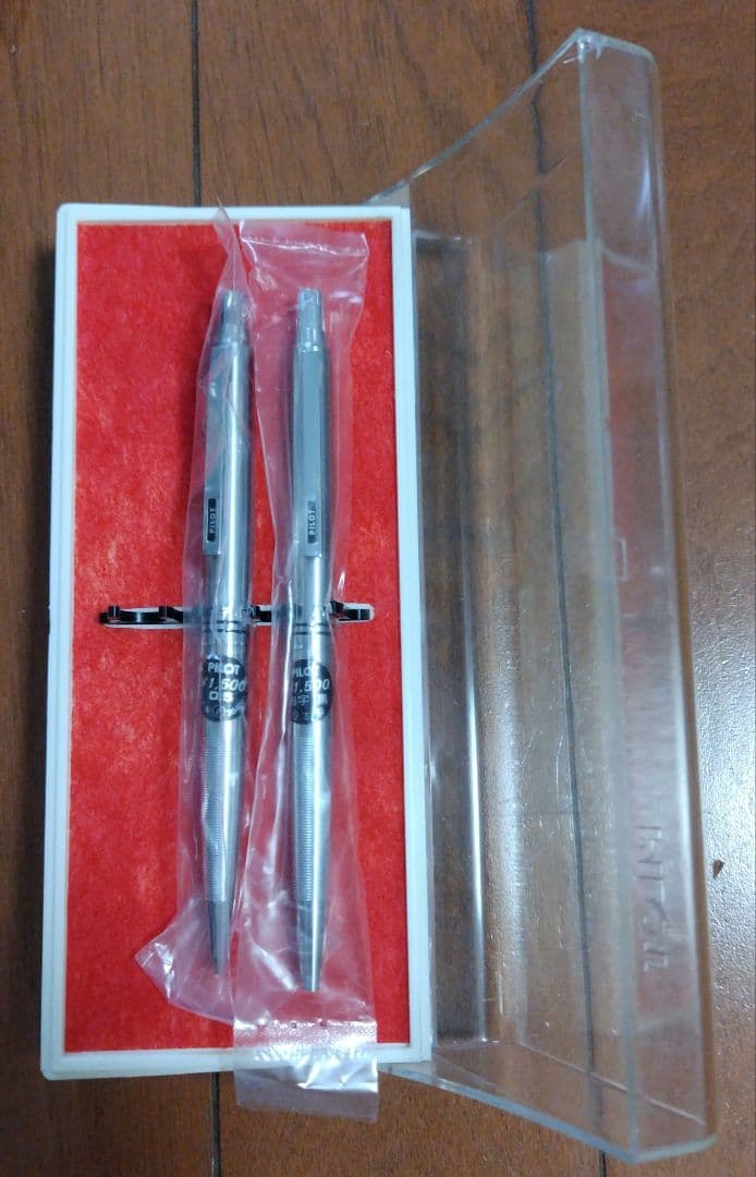 Pilot Volex discontinued set featuring a fine black 0.5mm pen and pencil with included case in unused condition