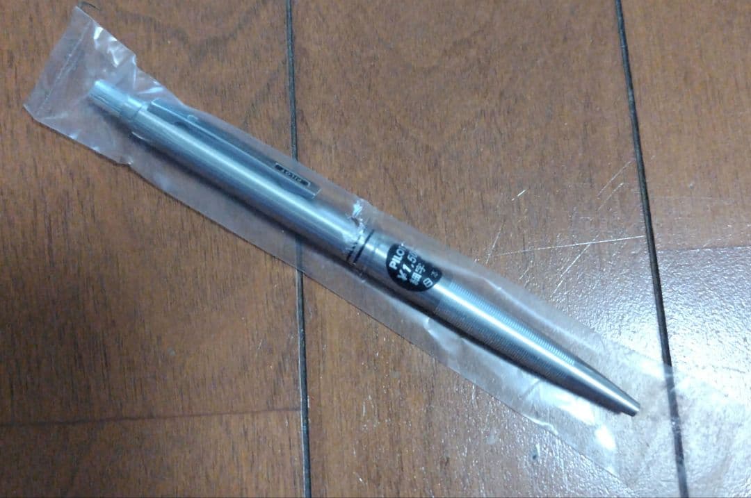 Pilot Volex discontinued set featuring a fine black 0.5mm pen and pencil with included case in unused condition