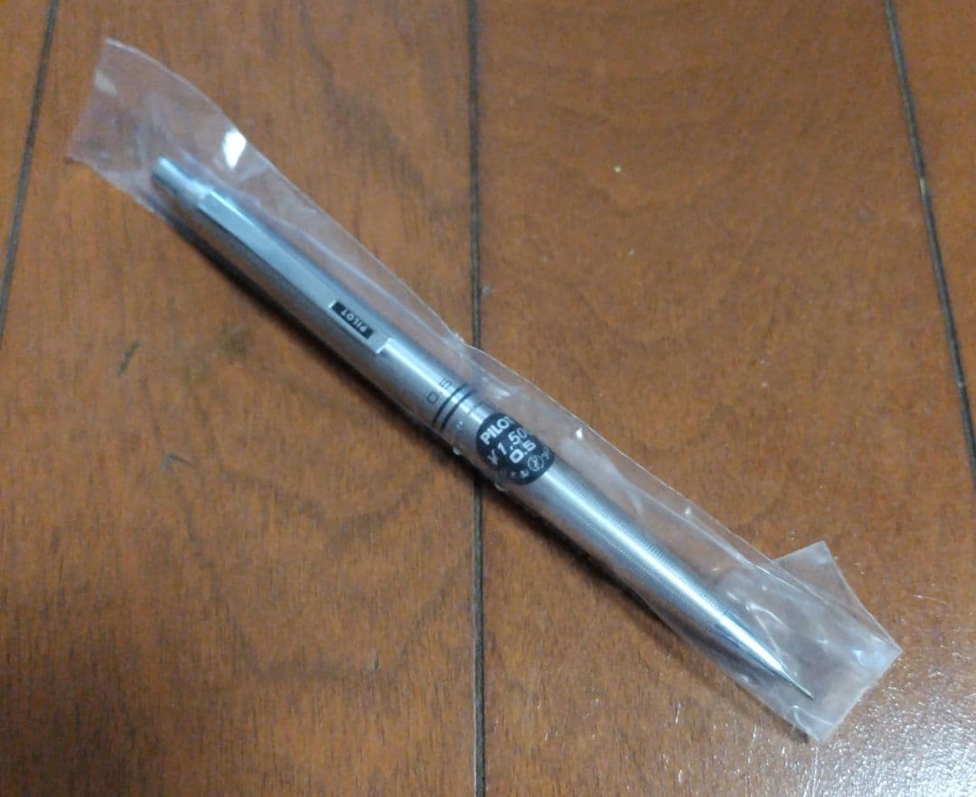 Pilot Volex discontinued set featuring a fine black 0.5mm pen and pencil with included case in unused condition