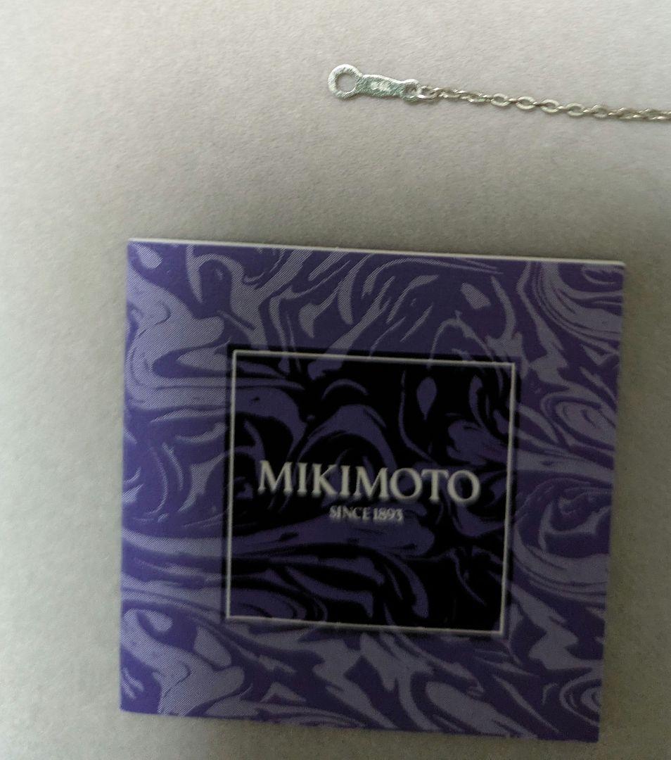 Mikimoto pearl pendant necklace with silver chain and round pearl centerpiece