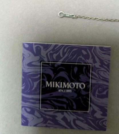 Mikimoto pearl pendant necklace with silver chain and round pearl centerpiece