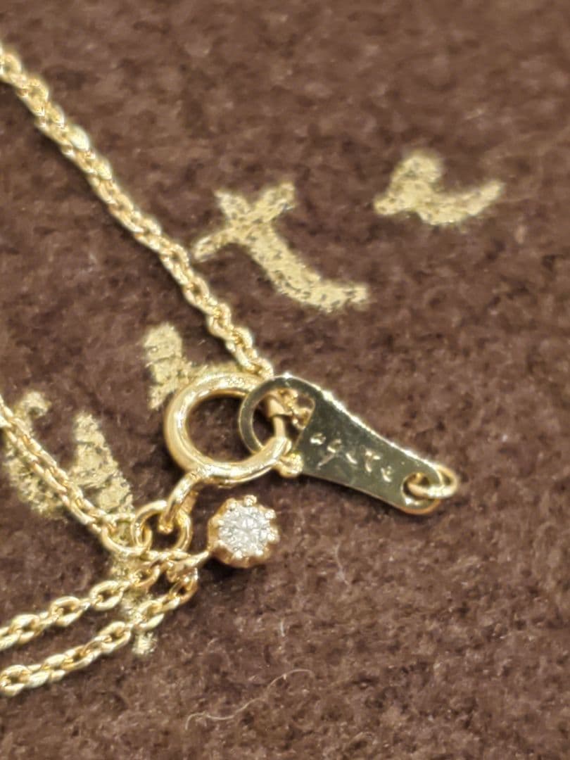 agete gold necklace featuring a 0.03 carat diamond pendant on a delicate chain