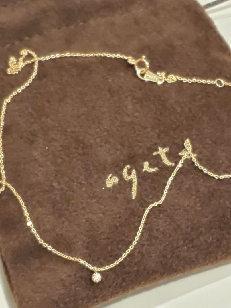 agete gold necklace featuring a 0.03 carat diamond pendant on a delicate chain