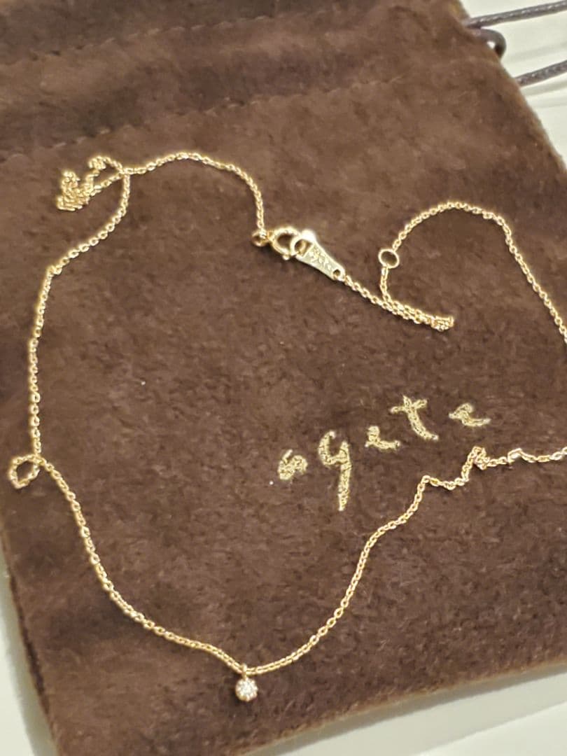 agete gold necklace featuring a 0.03 carat diamond pendant on a delicate chain