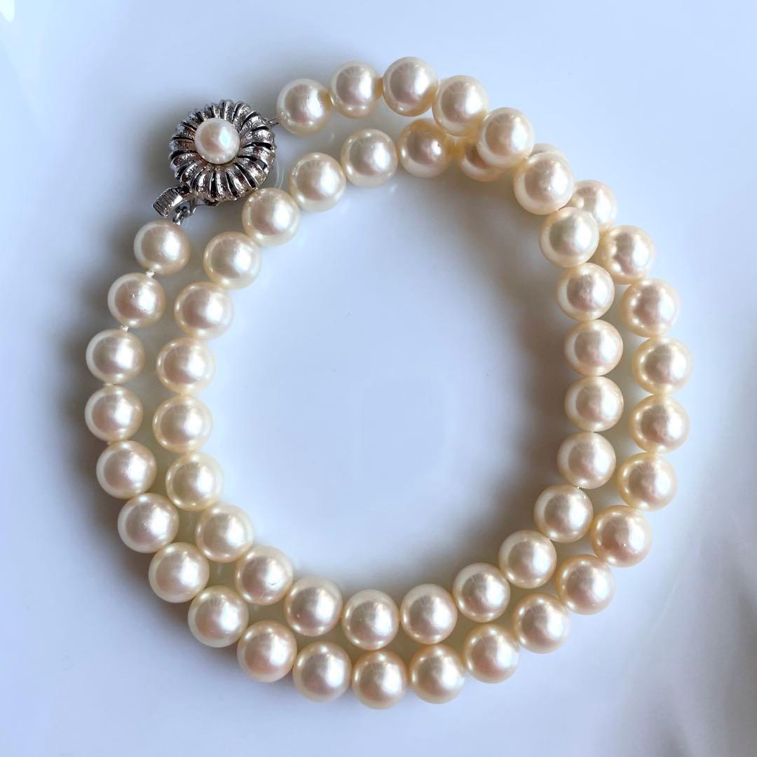 Akoya pearl necklace with 7.5-8mm white pearls and silver clasp displayed on a white background