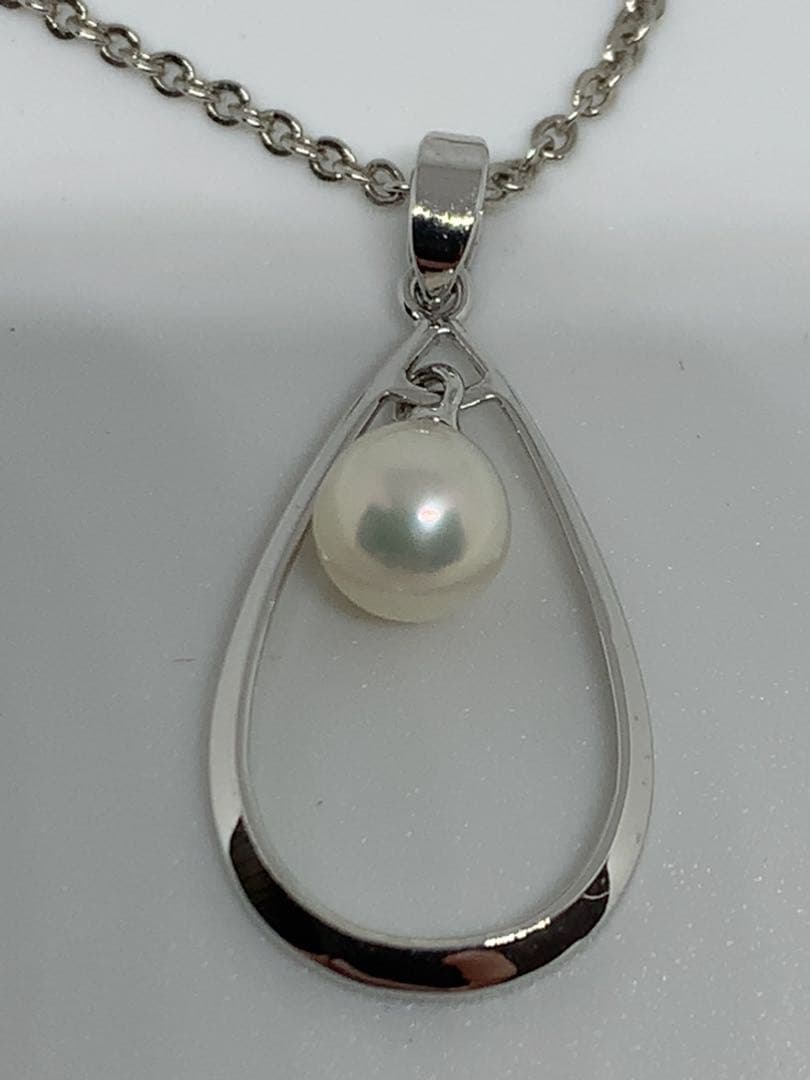MIKIMOTO Akoya pearl necklace with silver chain, 45 cm long, displayed on white background