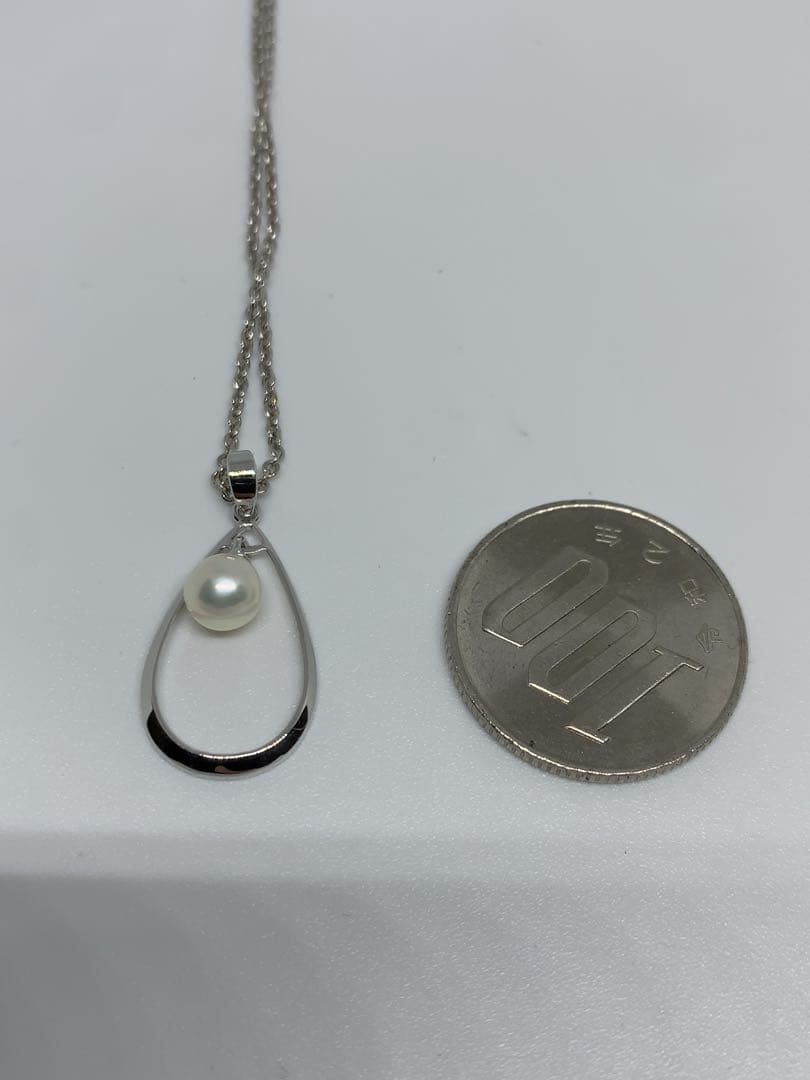MIKIMOTO Akoya pearl necklace with silver chain, 45 cm long, displayed on white background