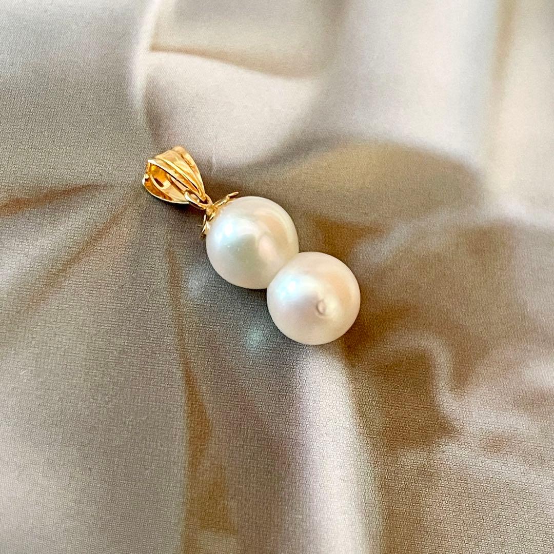 Lotus Law necklace featuring 6 mm genuine Akoya baroque pearls on 18K yellow gold chain 2 cm length