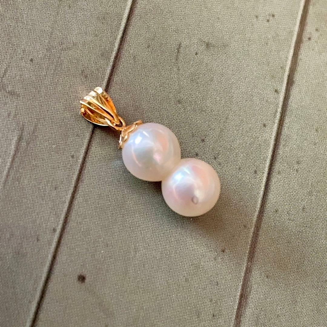 Lotus Law necklace featuring 6 mm genuine Akoya baroque pearls on 18K yellow gold chain 2 cm length