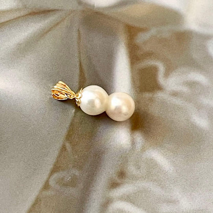 Lotus Law necklace featuring 6 mm genuine Akoya baroque pearls on 18K yellow gold chain 2 cm length