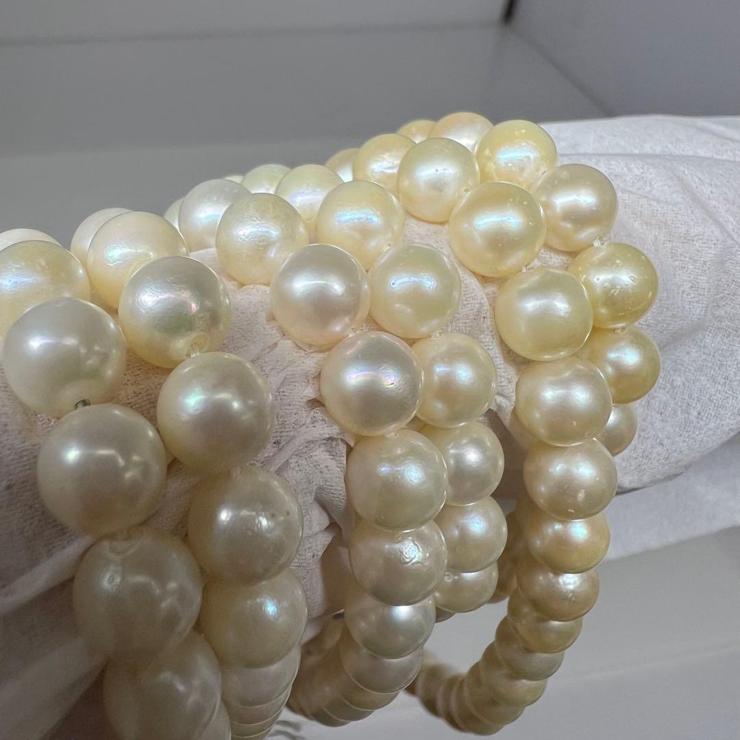 Three-strand Akoya pearl necklace with pearls measuring 6.8 to 6.9 cm in diameter