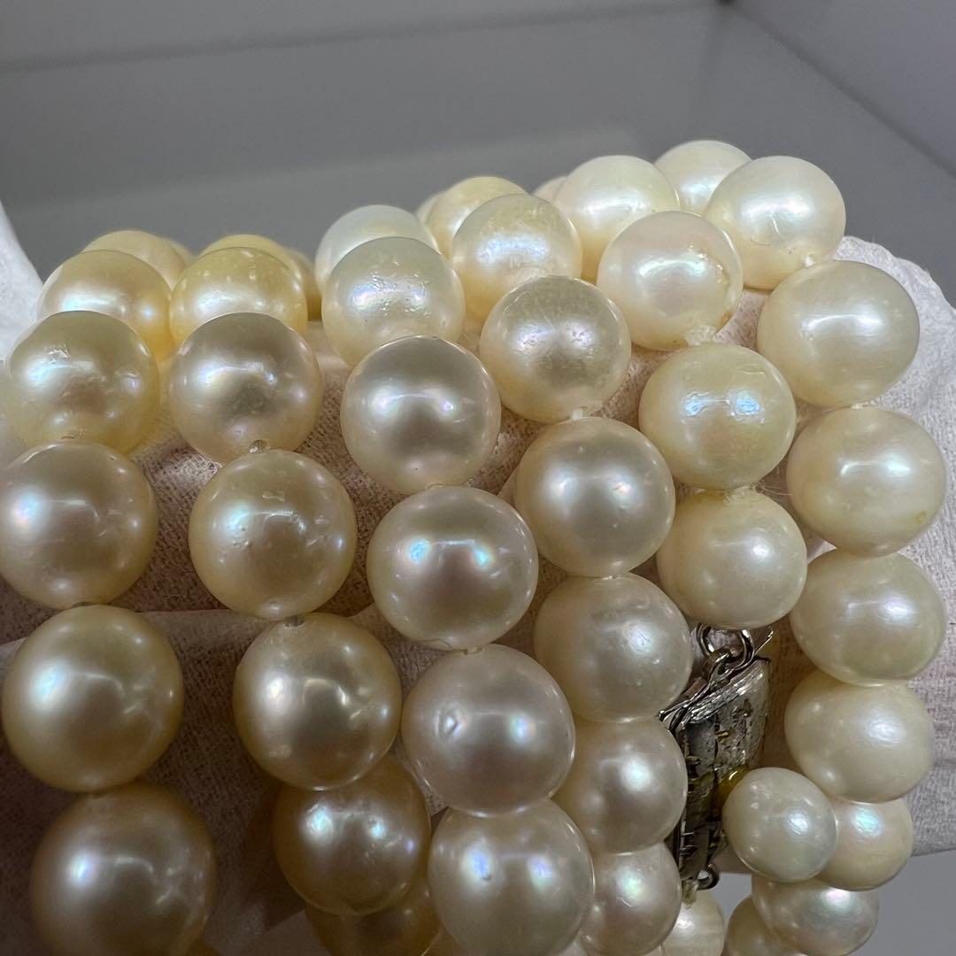 Three-strand Akoya pearl necklace with pearls measuring 6.8 to 6.9 cm in diameter