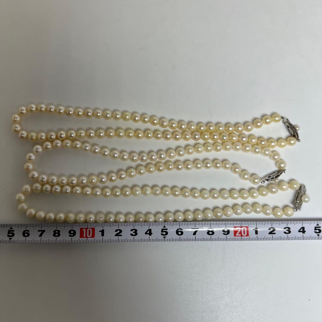 Three-strand Akoya pearl necklace with pearls measuring 6.8 to 6.9 cm in diameter