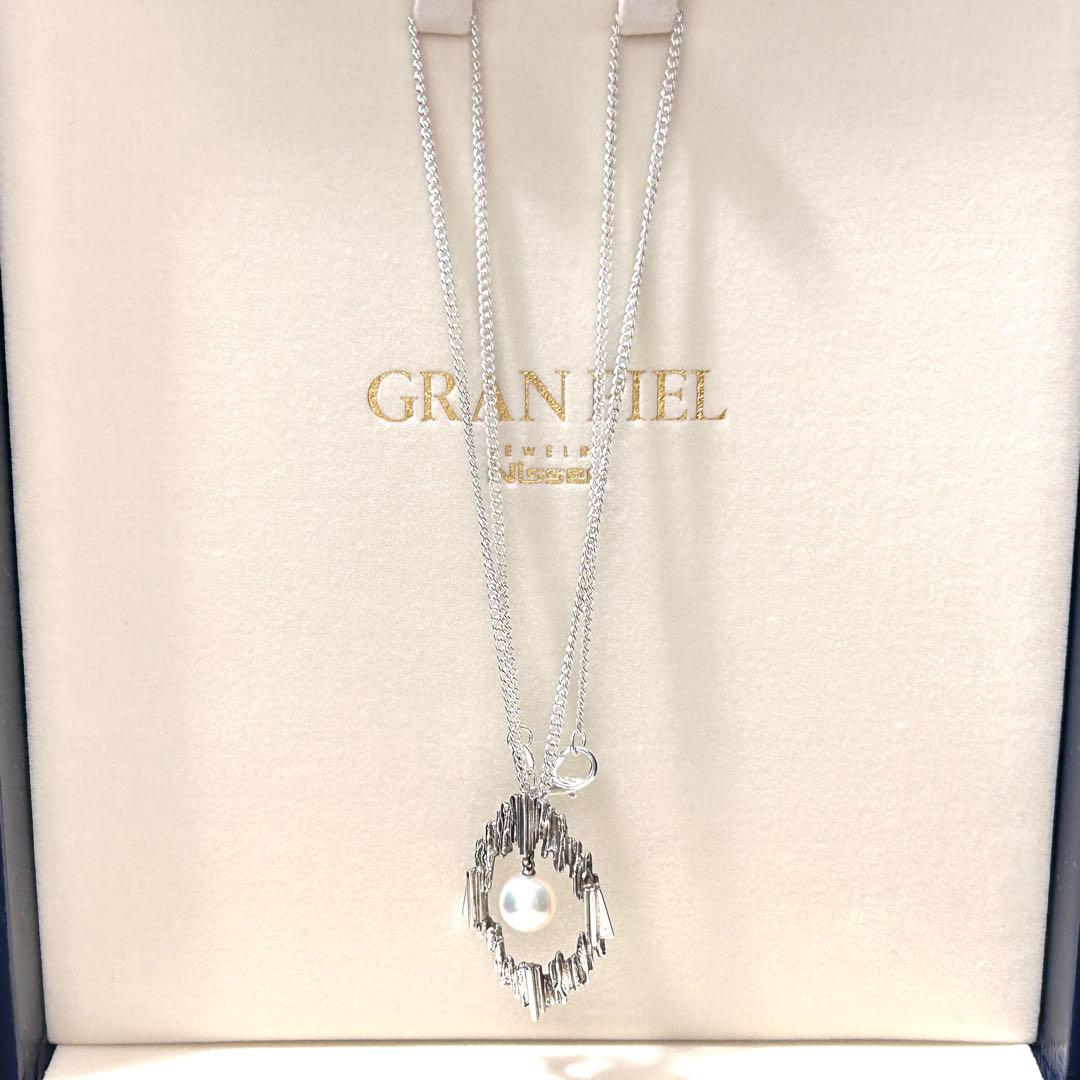Mikimoto Akoya pearl necklace featuring 8mm pearls on a 44.5 cm silver chain
