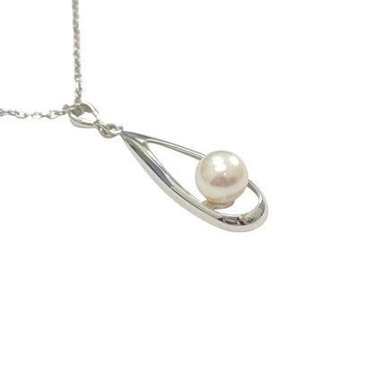 Mikimoto 1P pearl necklace with 6.8mm pearl and 40cm silver chain on white background