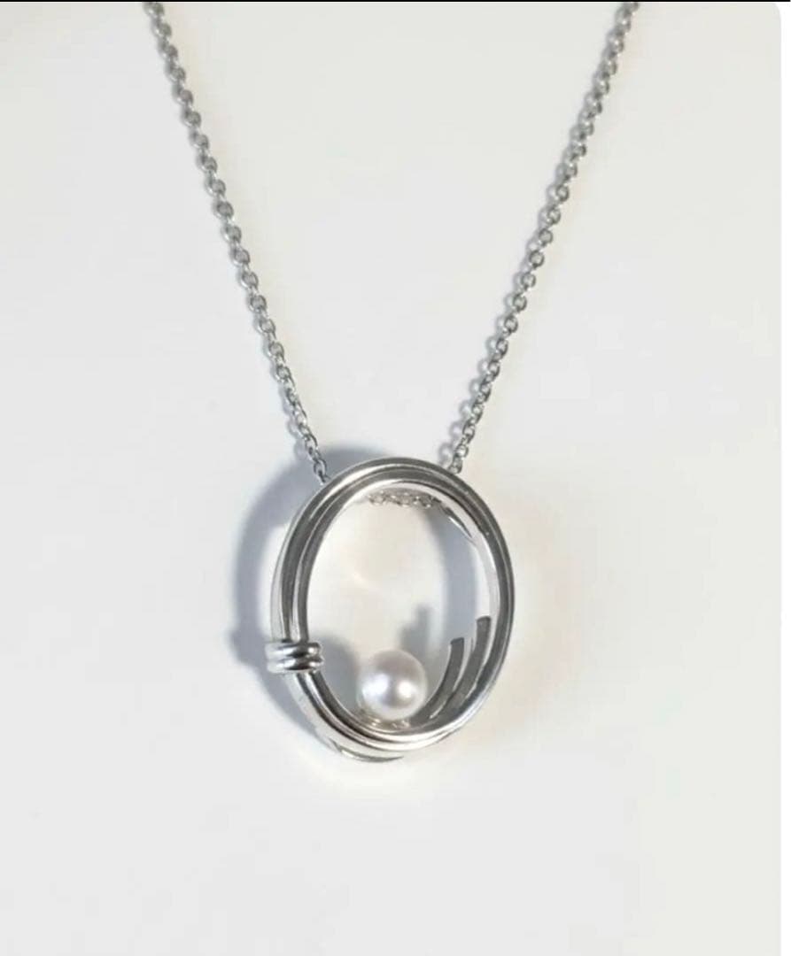 TASAKI Akoya pearl necklace with silver chain and circle design pendant, 45cm length