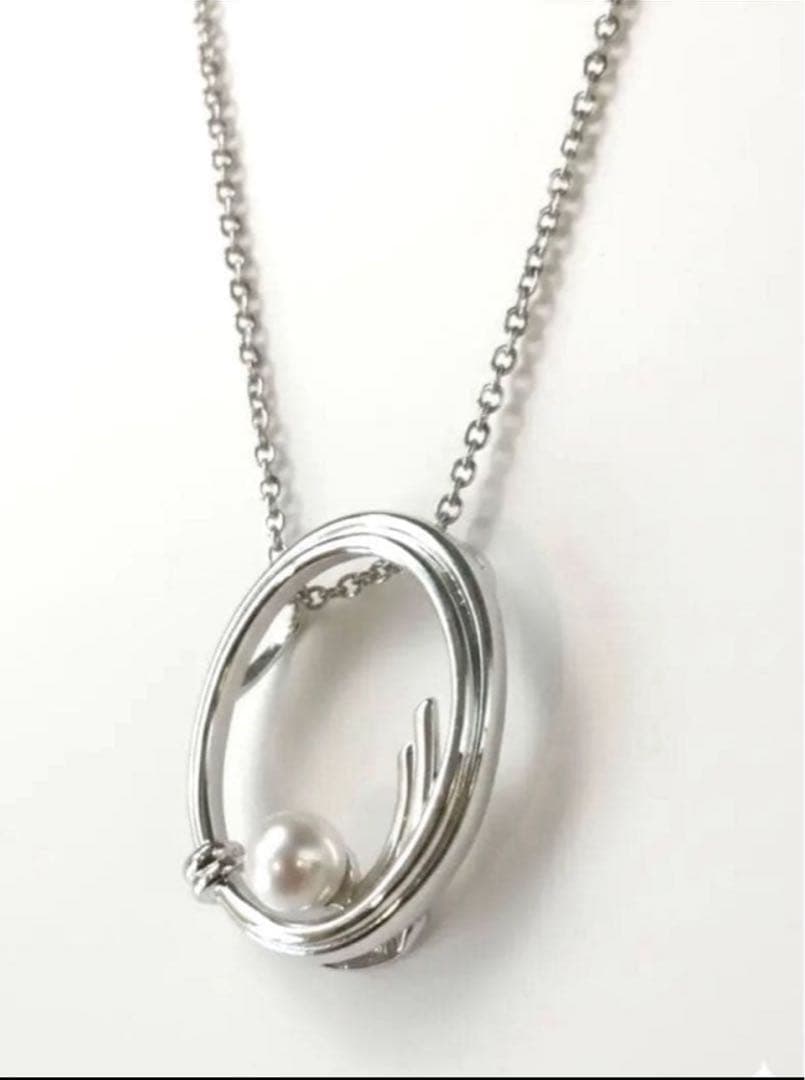 TASAKI Akoya pearl necklace with silver chain and circle design pendant, 45cm length