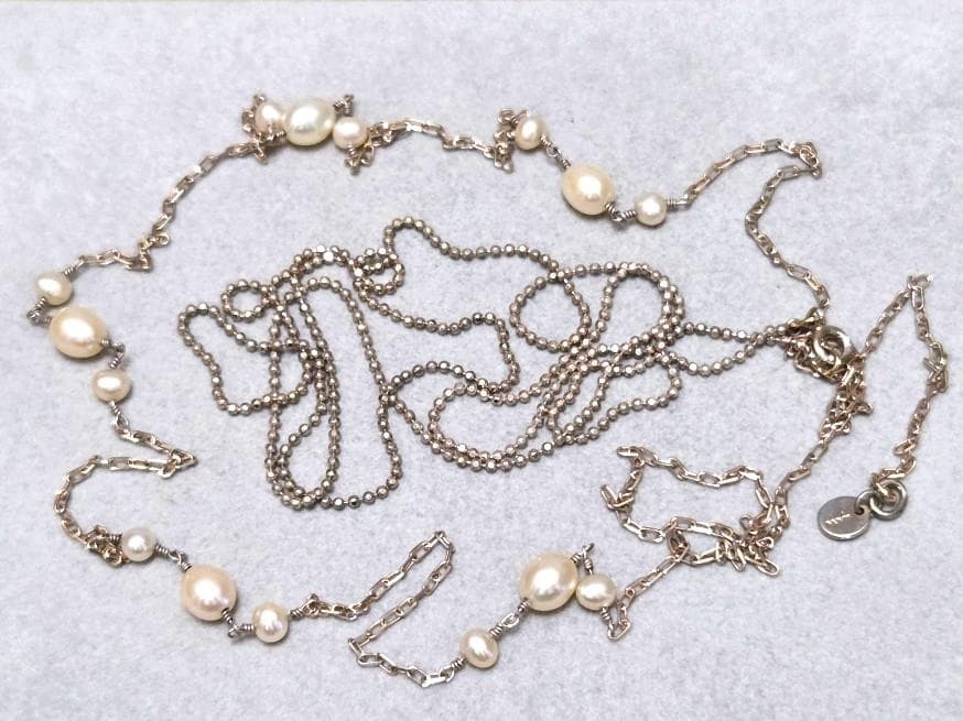 Agete pearl necklace featuring two silver925 strands with pearls, approximately 82 cm long