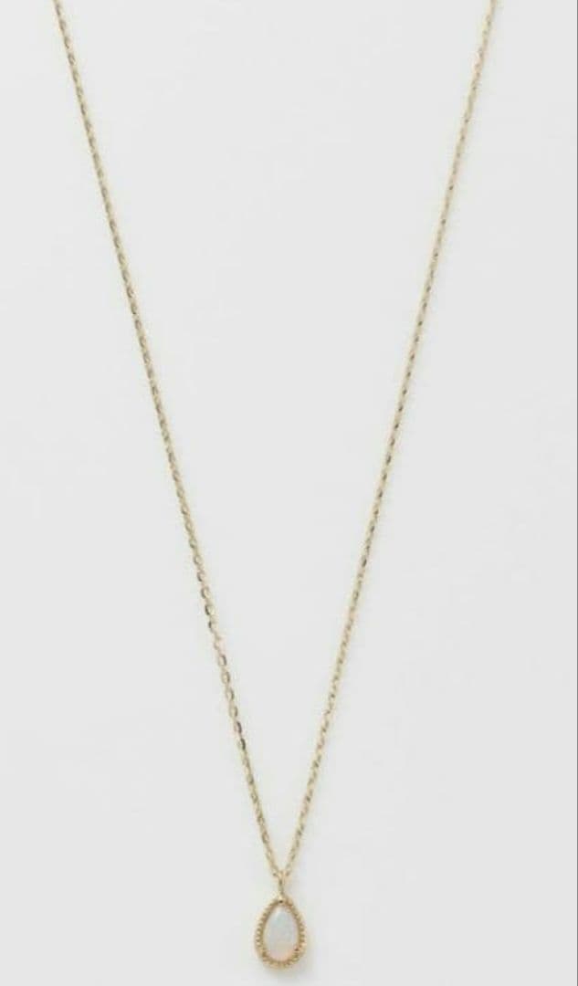 Current Model Agate K10 necklace with opal pendant measuring 0.6 by 0.4 cm on 40 cm gold chain