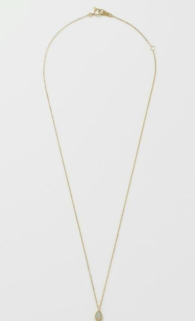 Current Model Agate K10 necklace with opal pendant measuring 0.6 by 0.4 cm on 40 cm gold chain