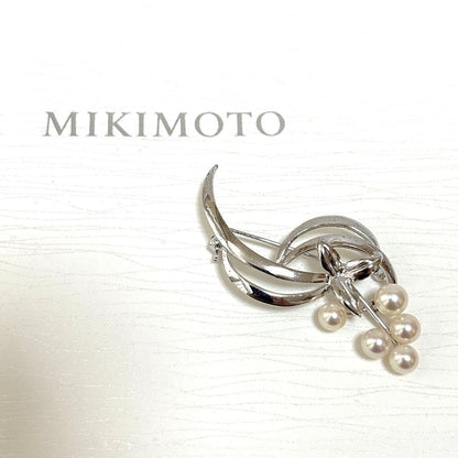 MIKIMOTO Akoya Pearl Pin Brooch SV featuring 5-6 mm pearls with silver main body measuring 2.8×5 cm