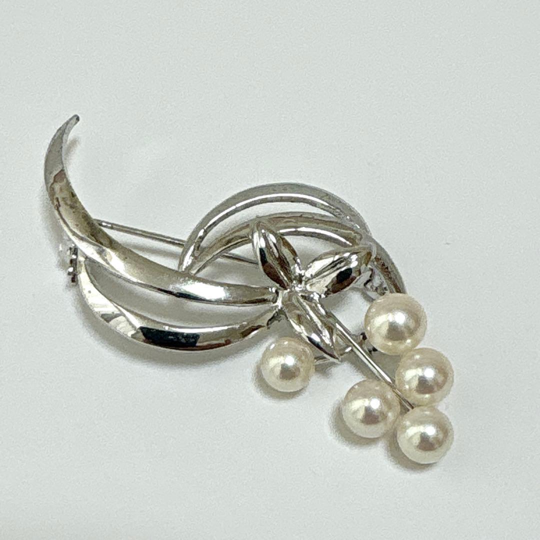 MIKIMOTO Akoya Pearl Pin Brooch SV featuring 5-6 mm pearls with silver main body measuring 2.8×5 cm