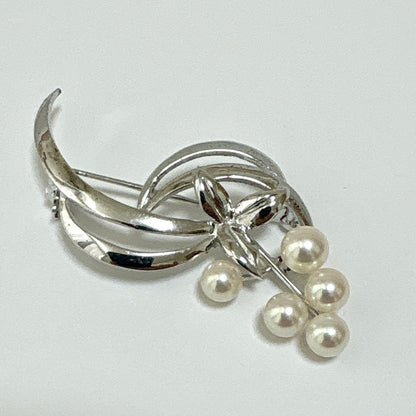 MIKIMOTO Akoya Pearl Pin Brooch SV featuring 5-6 mm pearls with silver main body measuring 2.8×5 cm