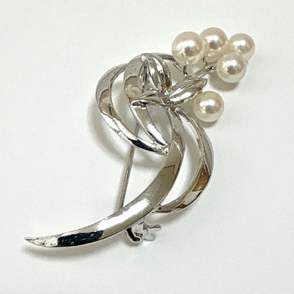 MIKIMOTO Akoya Pearl Pin Brooch SV featuring 5-6 mm pearls with silver main body measuring 2.8×5 cm