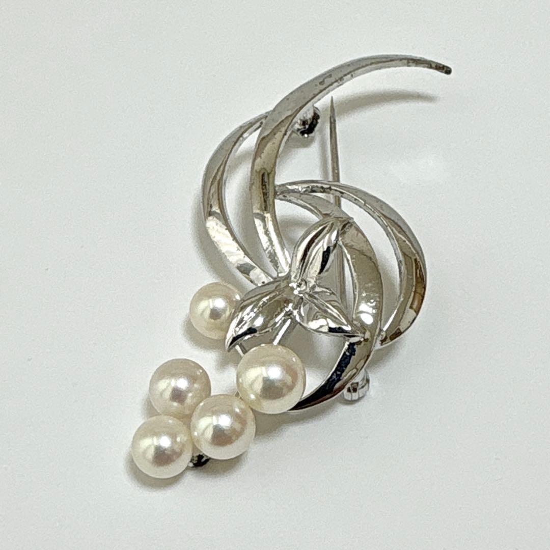 MIKIMOTO Akoya Pearl Pin Brooch SV featuring 5-6 mm pearls with silver main body measuring 2.8×5 cm