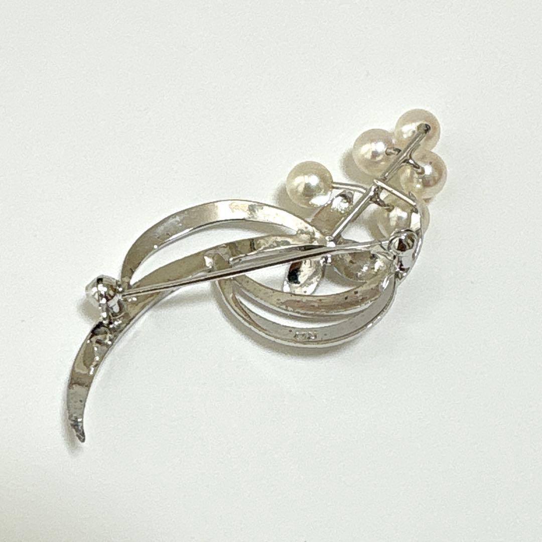 MIKIMOTO Akoya Pearl Pin Brooch SV featuring 5-6 mm pearls with silver main body measuring 2.8×5 cm