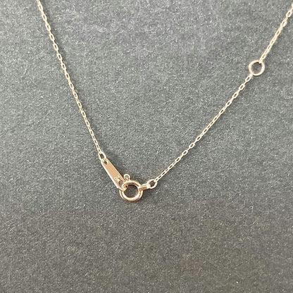 Close-up of an Akoya Pearl Necklace with 6mm pearls and a 39cm adjustable chain